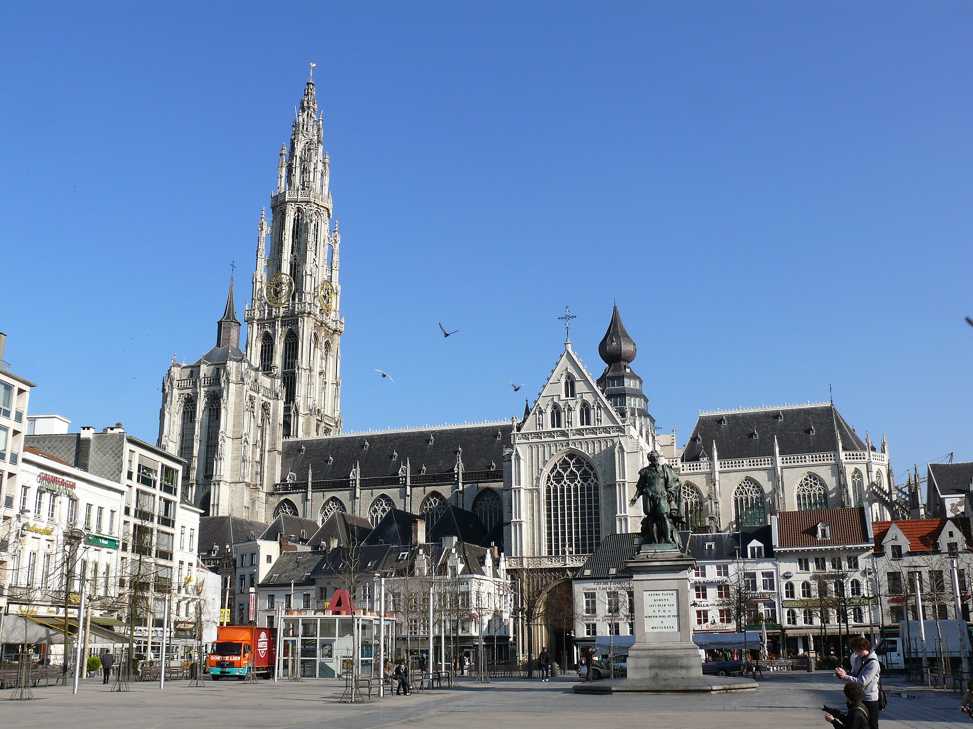 De Groenplaats in Antwerpen met zicht op de Onze-Lieve-Vrouwekathedraal